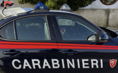 Sequestrati droga e materiale per confezionamento in auto sospetta