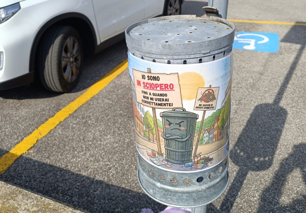 Cestini capovolti a Bulgarograsso contro gli incivili