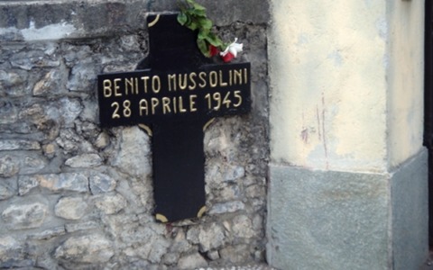 Il Comune di Olgiate Comasco revoca la cittadinanza onoraria a Benito Mussolini