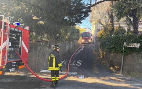 Il sindaco ringrazia i soccorritori dopo l’incendio a Cagno