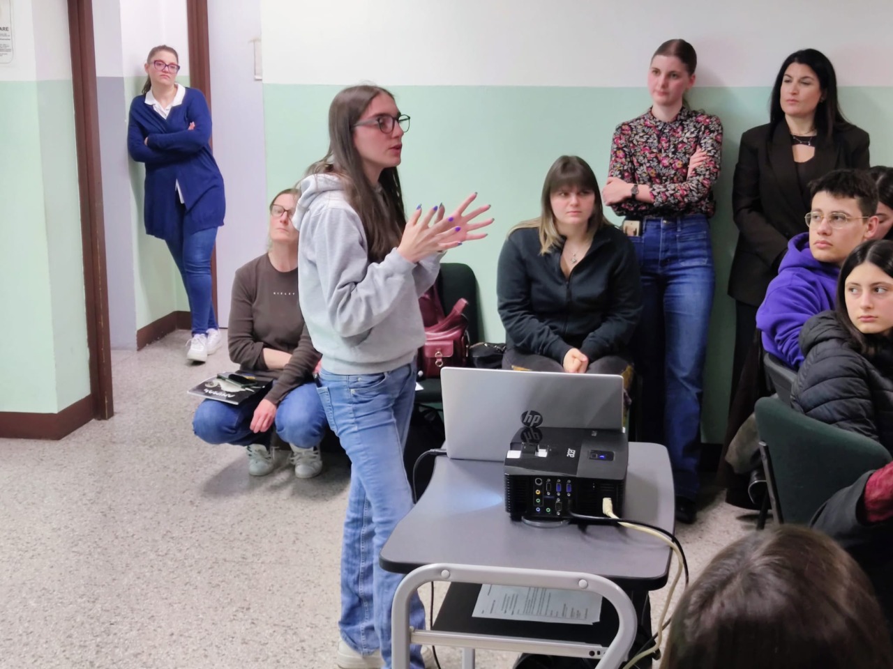 Quaranta ragazzi di Oltrona di San Mamette danno vita a un centro giovani