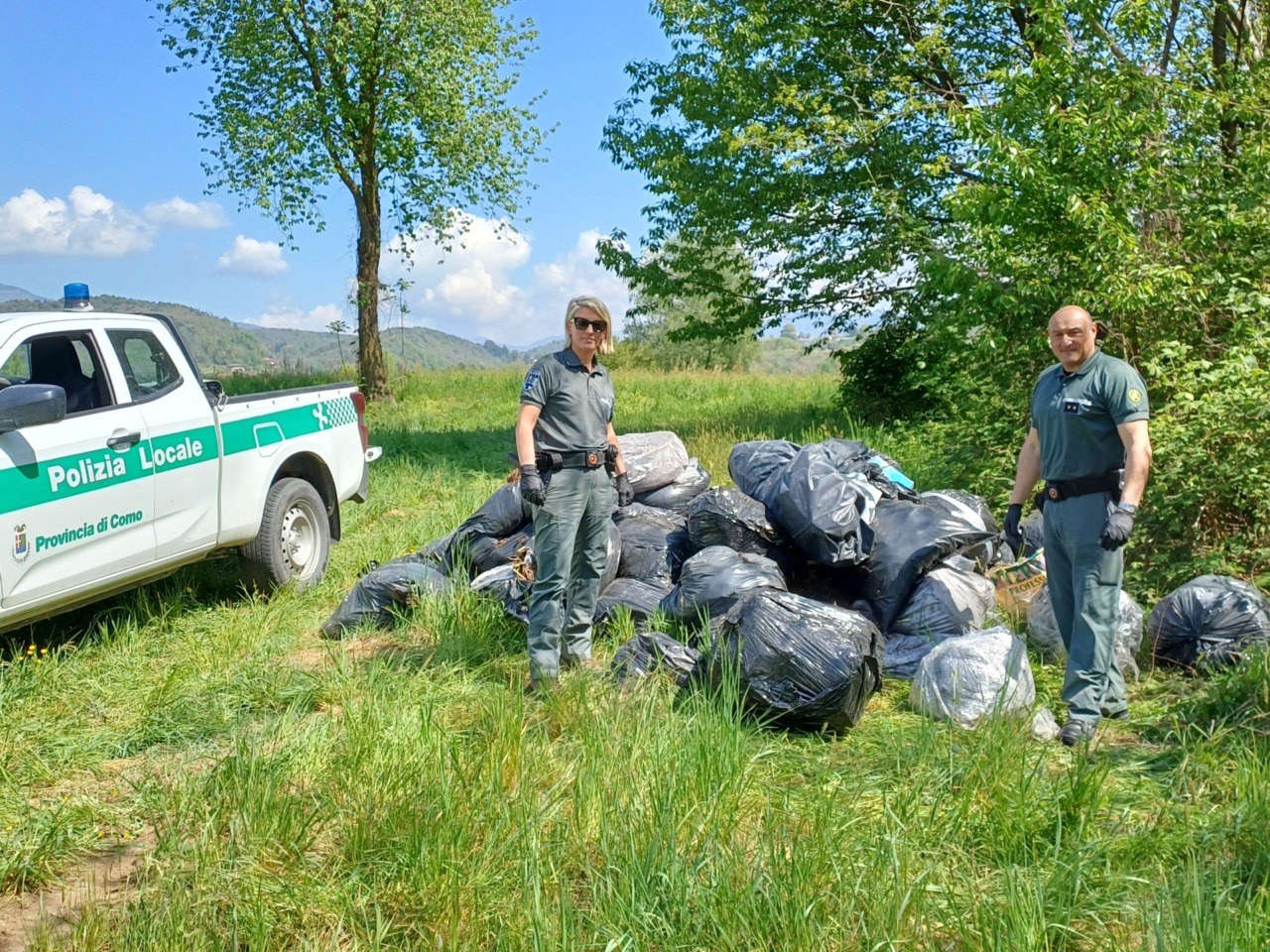 Rifiuti abbandonati si rivelano una montagna di marijuana