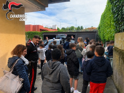 Carabinieri in cattedra alla scuola primaria di Lurate Caccivio