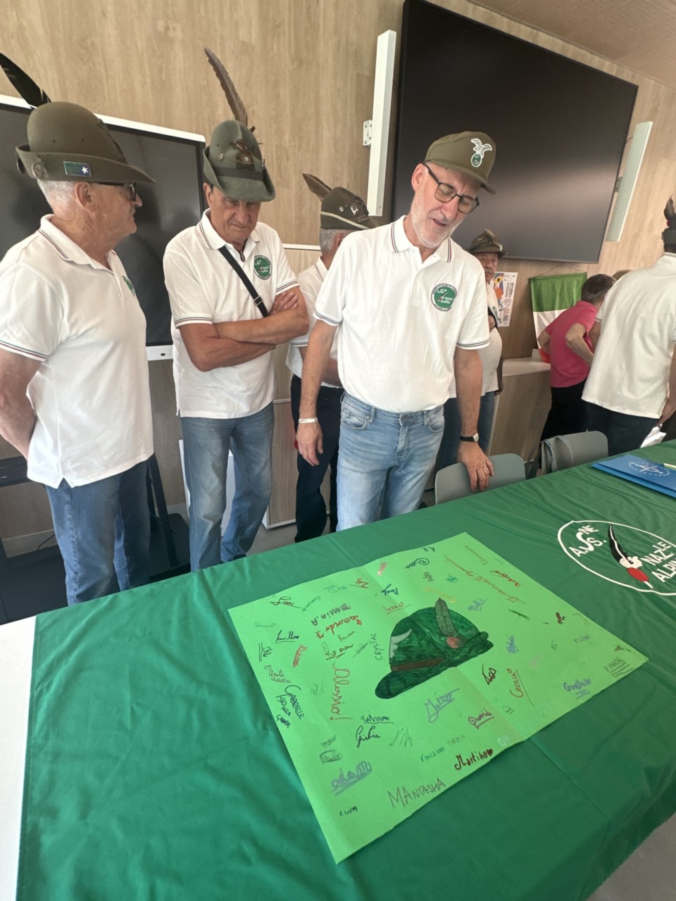 Premiati gli alunni delle scuole primarie dagli Alpini