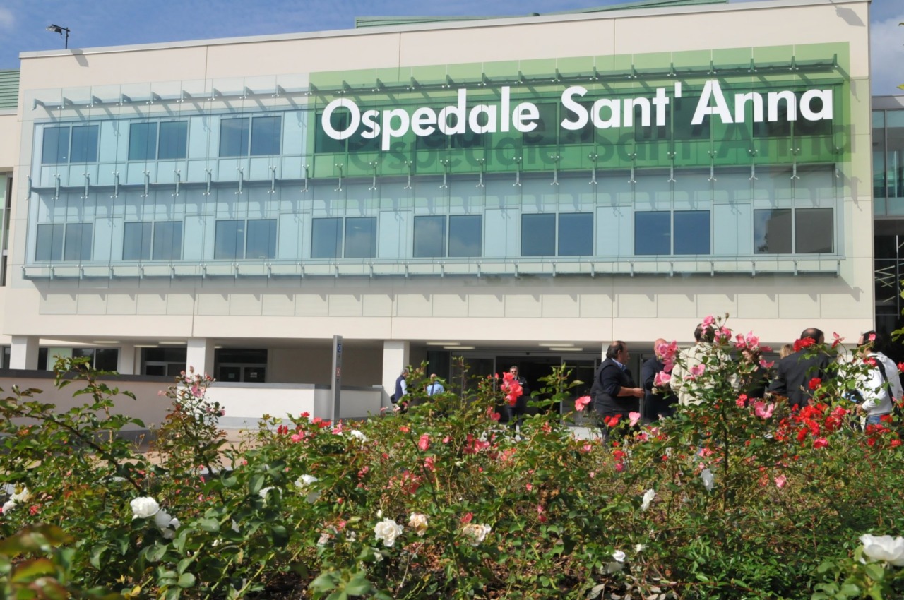 Un 49enne danneggia il Pronto Soccorso del Sant’Anna dopo essere stato dimesso