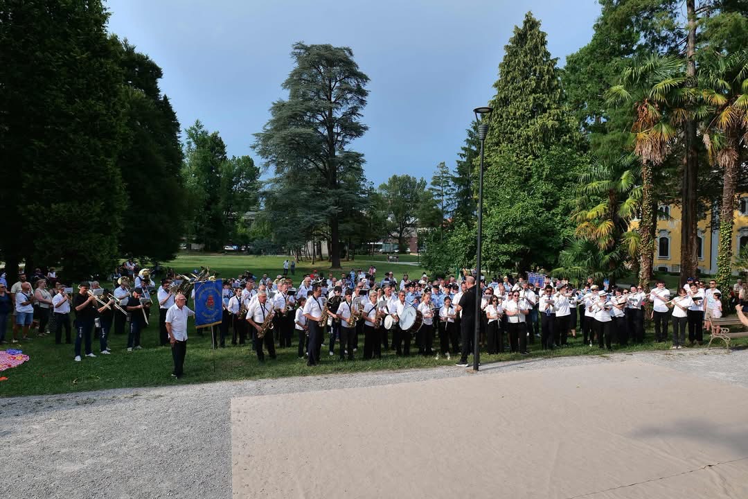 Celebrazione dei 150 anni del Corpo musicale olgiatese con una sfilata di bande