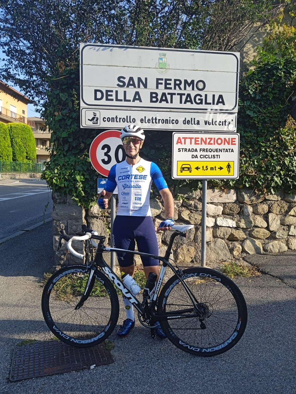 Installazione di segnaletica per la sicurezza dei ciclisti a San Fermo della Battaglia
