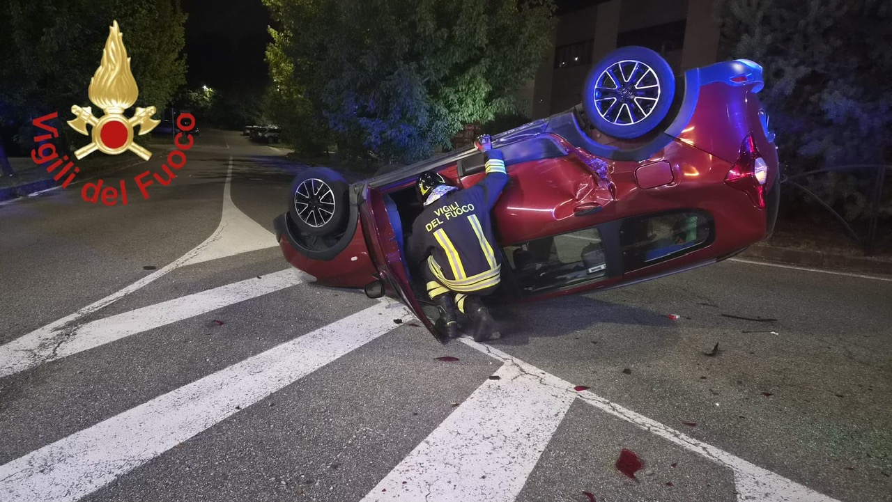 Ribaltamento di un’auto sulla provinciale Lomazzo-Bizzarone